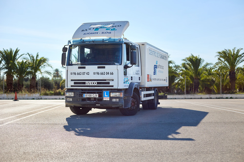 carnet-de-camion-alicante-nuevo-permiso-c