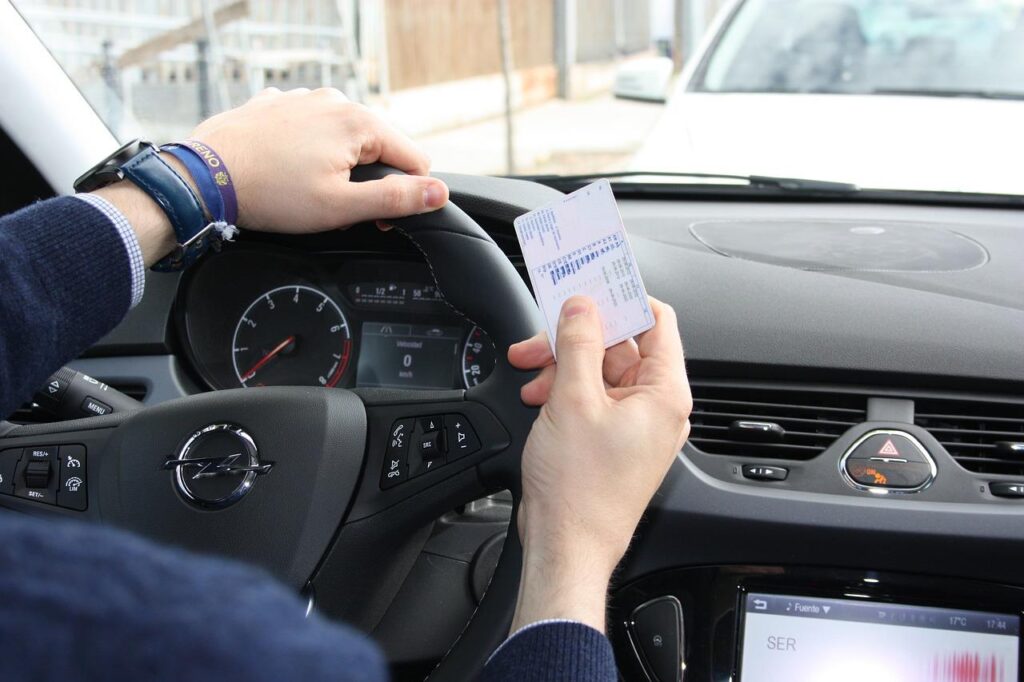 autoescuelas-en-alicante-carnet